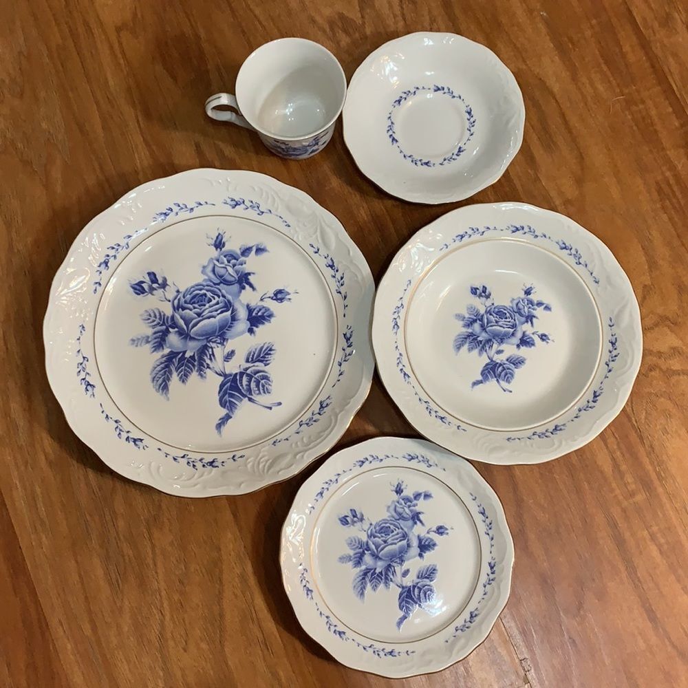 Gibson China Vintage Blue Rose Place Setting Gold Trimmed 5 Pieces Included - Picture 2 of 15
